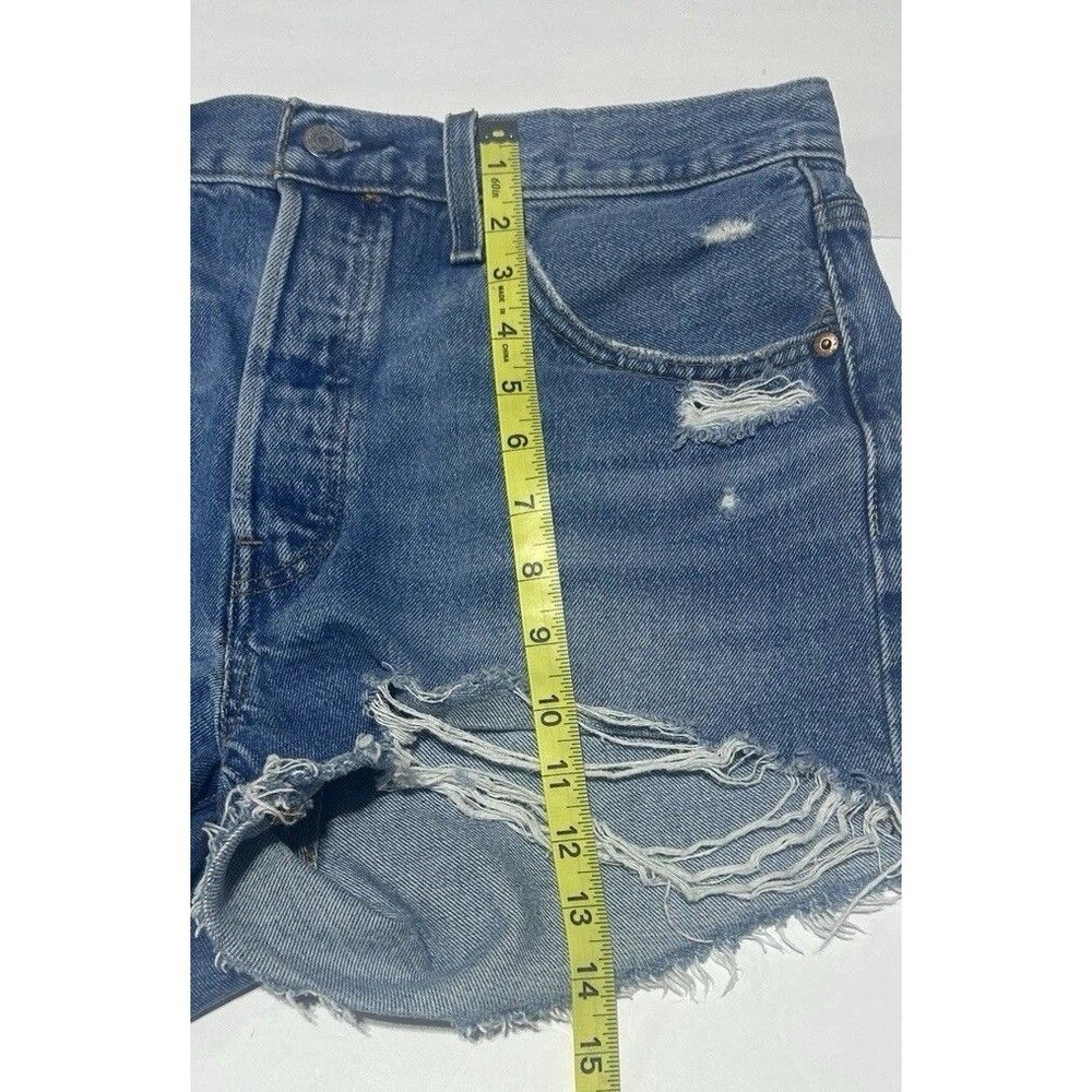 Women's Levi's 501 Button Fly Distressed Cut-Off Denim Shorts 32W 100% Cotton - Picture 6 of 7